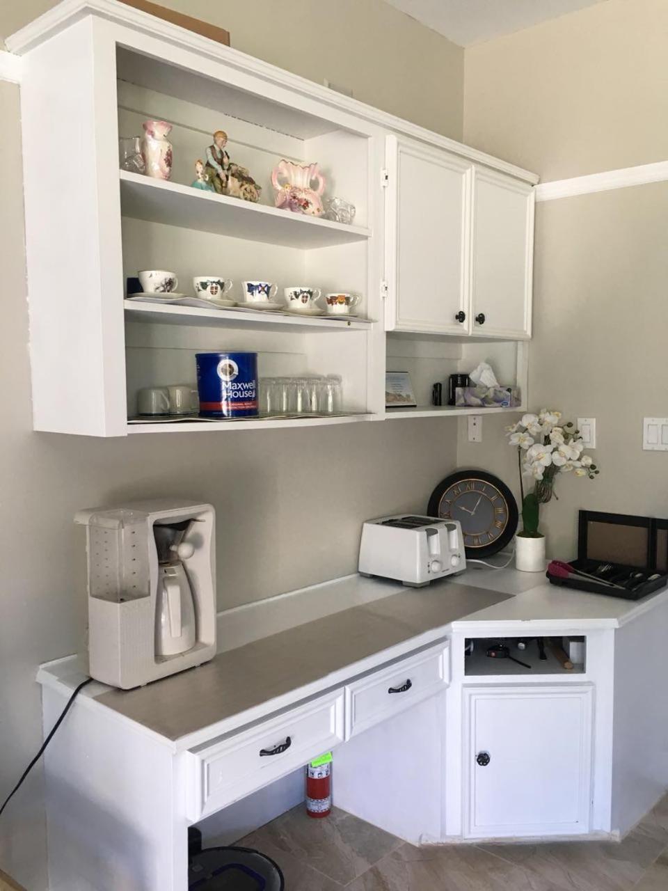 Seaview White House Bed & Breakfast Stratford Екстериор снимка